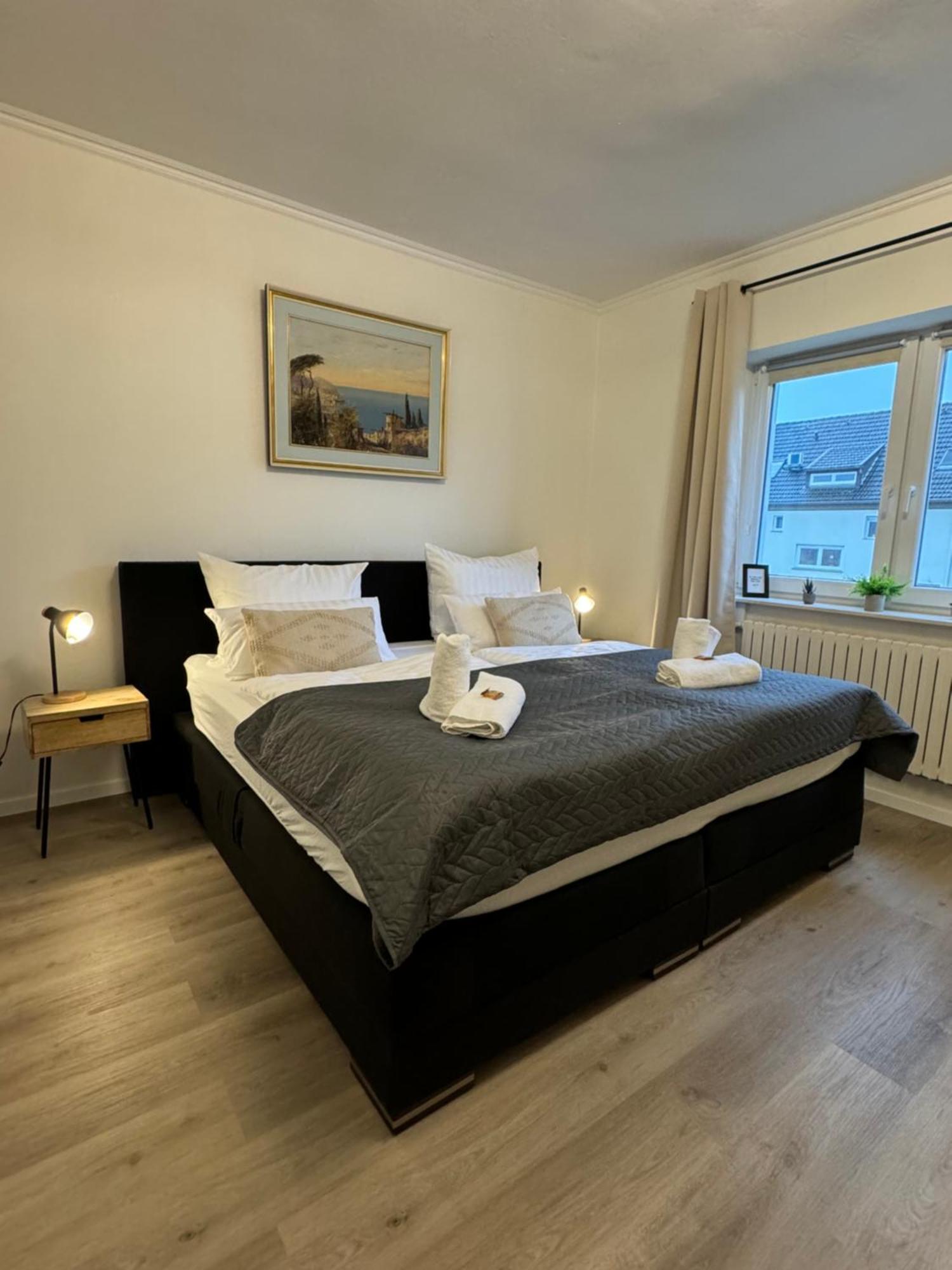 Haus Mit Garten - Kingbett - Wifi - Parkplatz Essen Exterior foto