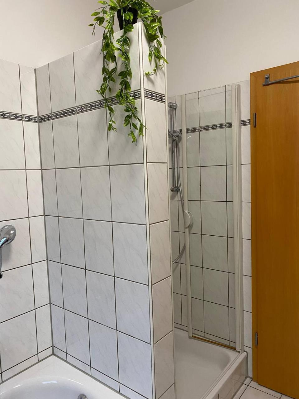 Haus Mit Garten - Kingbett - Wifi - Parkplatz Essen Exterior foto